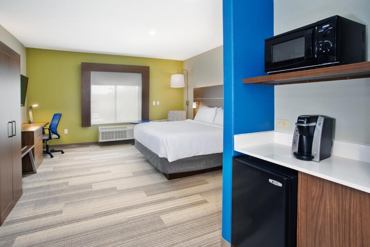 Express And By Ihg 3*