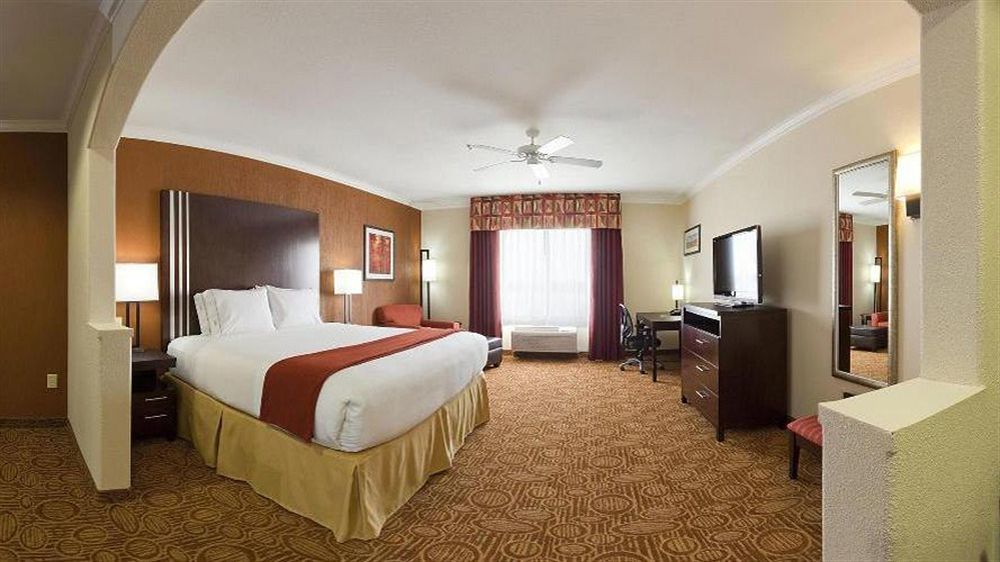 Express And By Ihg 3*